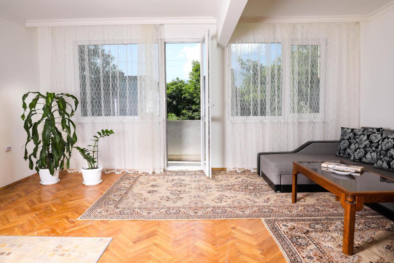 Krichim Apartments,Three-Bedroom, Large Apartment, Top Center Sofia Esterno foto