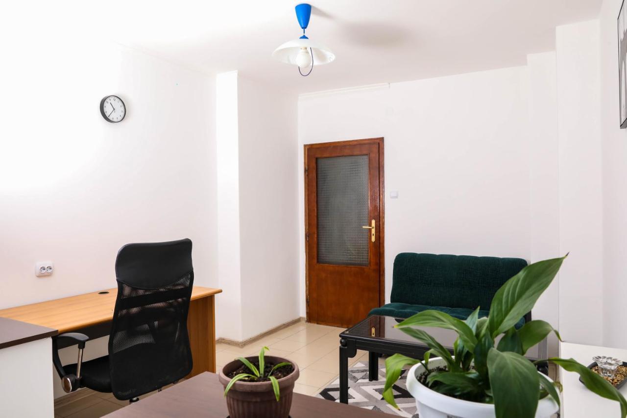 Krichim Apartments,Three-Bedroom, Large Apartment, Top Center Sofia Esterno foto